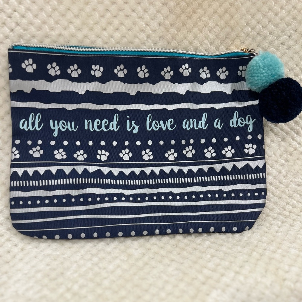 Zipper pouch “All you need is love and a dog”